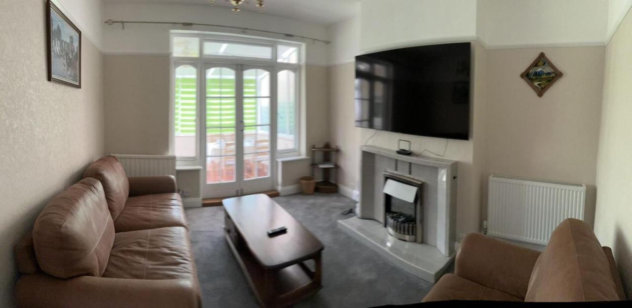 Amazing And Romantic O2 Arena 4 Bedrooms House Free Parking Лондон Экстерьер фото